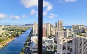 Waikiki Condo High Floor Views Beaches Convention Center